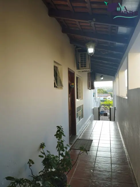 Foto 2 de Casa com 3 quartos à venda, 191m2 em Piraju - SP