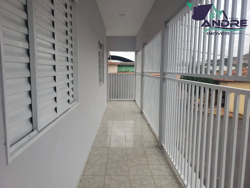 Foto 2 de Casa com 3 quartos à venda, 157m2 em Piraju - SP