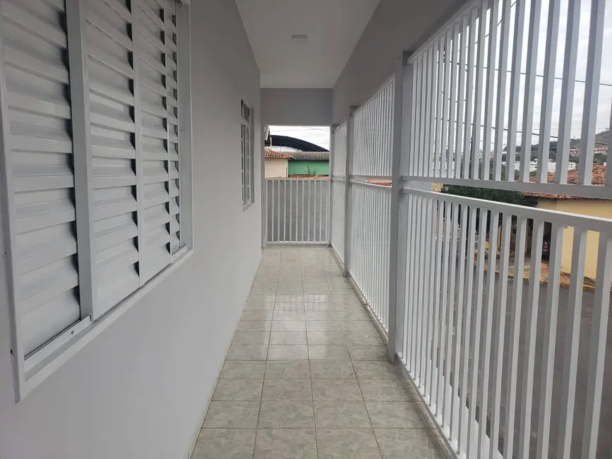 Foto 2 de Casa com 3 quartos à venda, 157m2 em Piraju - SP