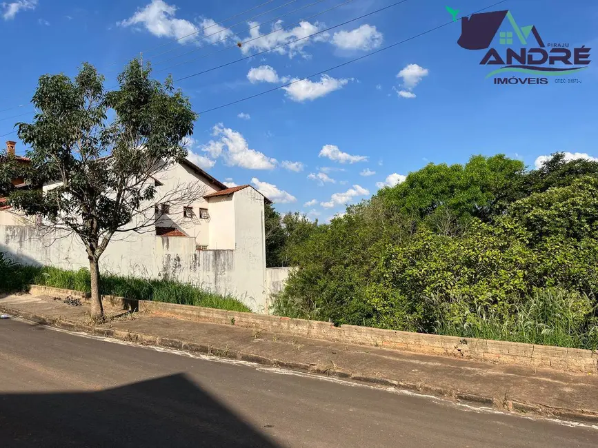 Foto 1 de Terreno / Lote à venda, 311m2 em Piraju - SP