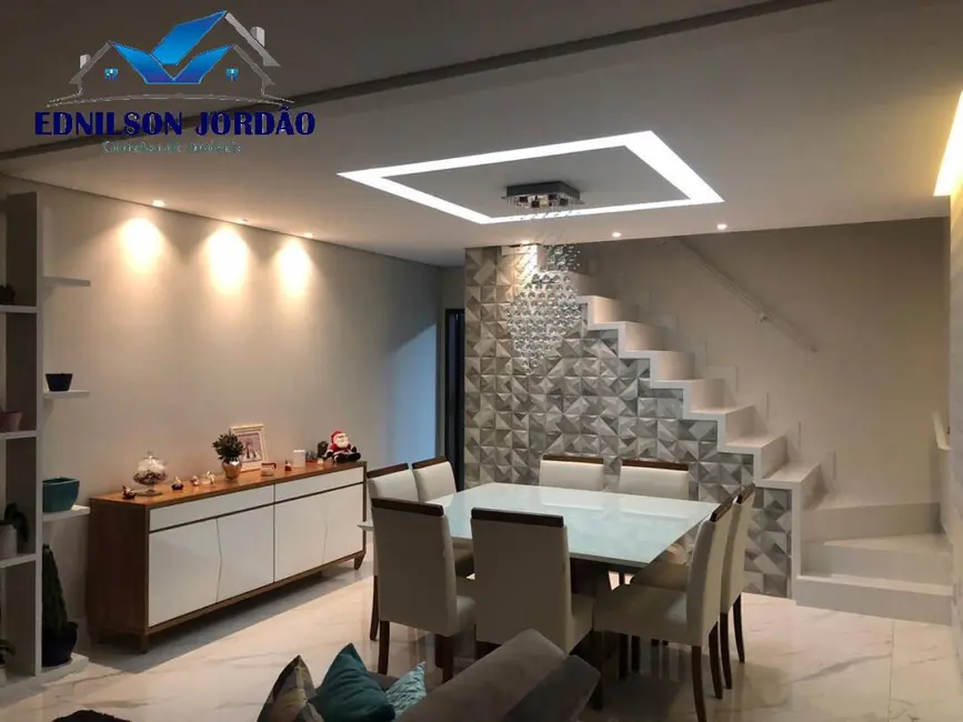 Foto 2 de Sobrado com 3 quartos à venda, 210m2 em Vila Eldízia, Santo Andre - SP