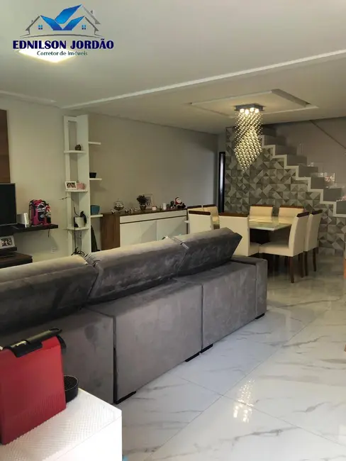 Foto 3 de Sobrado com 3 quartos à venda, 210m2 em Vila Eldízia, Santo Andre - SP