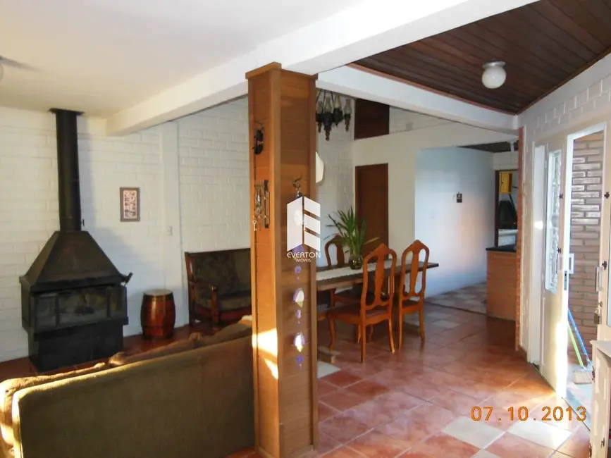 Foto 2 de Casa com 3 quartos à venda, 200m2 em São José, Santa Maria - RS