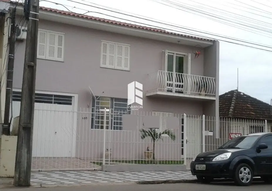 Foto 1 de Casa com 3 quartos à venda, 200m2 em Camobi, Santa Maria - RS