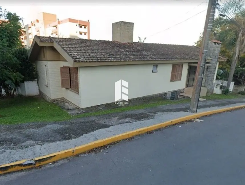 Foto 2 de Casa com 4 quartos à venda, 236m2 em Nossa Senhora de Lourdes, Santa Maria - RS
