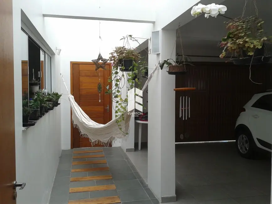 Foto 1 de Casa com 3 quartos à venda, 216m2 em São José, Santa Maria - RS