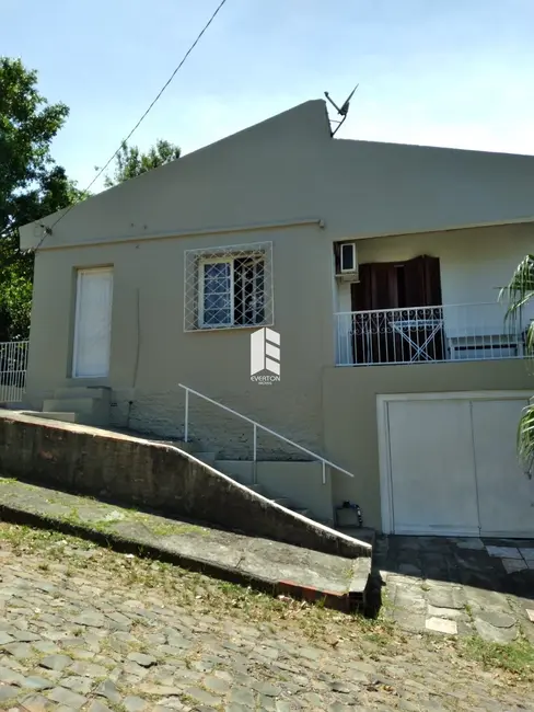 Foto 1 de Casa com 3 quartos à venda, 175m2 em Itararé, Santa Maria - RS
