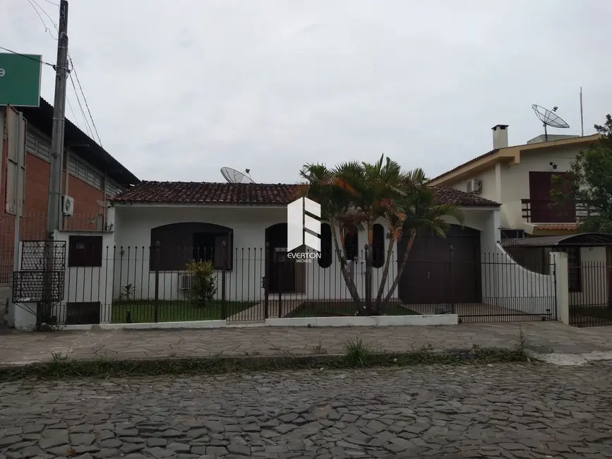 Foto 1 de Casa com 5 quartos à venda, 200m2 em Nossa Senhora de Lourdes, Santa Maria - RS