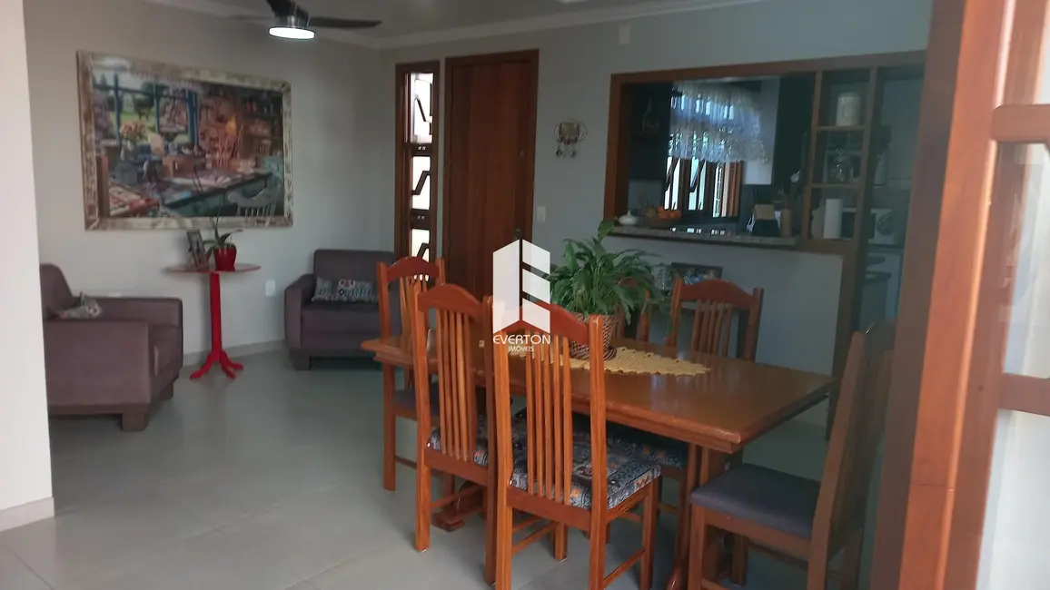 Foto 2 de Casa com 3 quartos à venda, 240m2 em Nossa Senhora de Lourdes, Santa Maria - RS