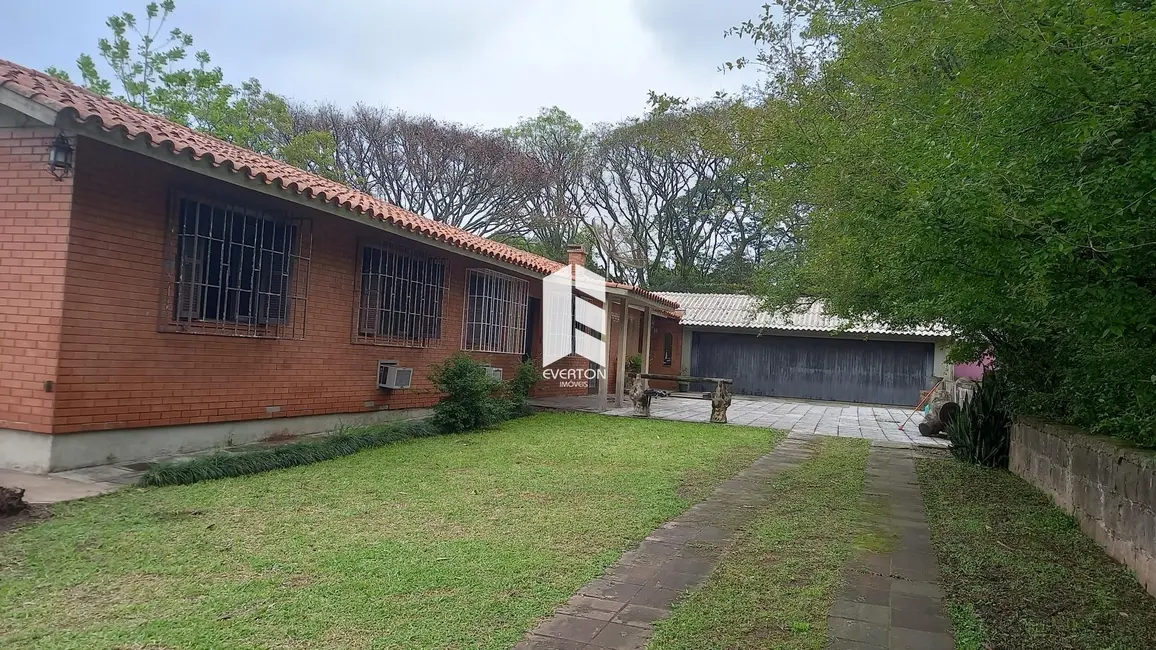 Foto 1 de Casa com 3 quartos à venda, 380m2 em Itararé, Santa Maria - RS