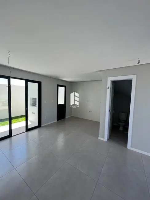 Foto 2 de Casa com 2 quartos à venda, 85m2 em Pé de Plátano, Santa Maria - RS