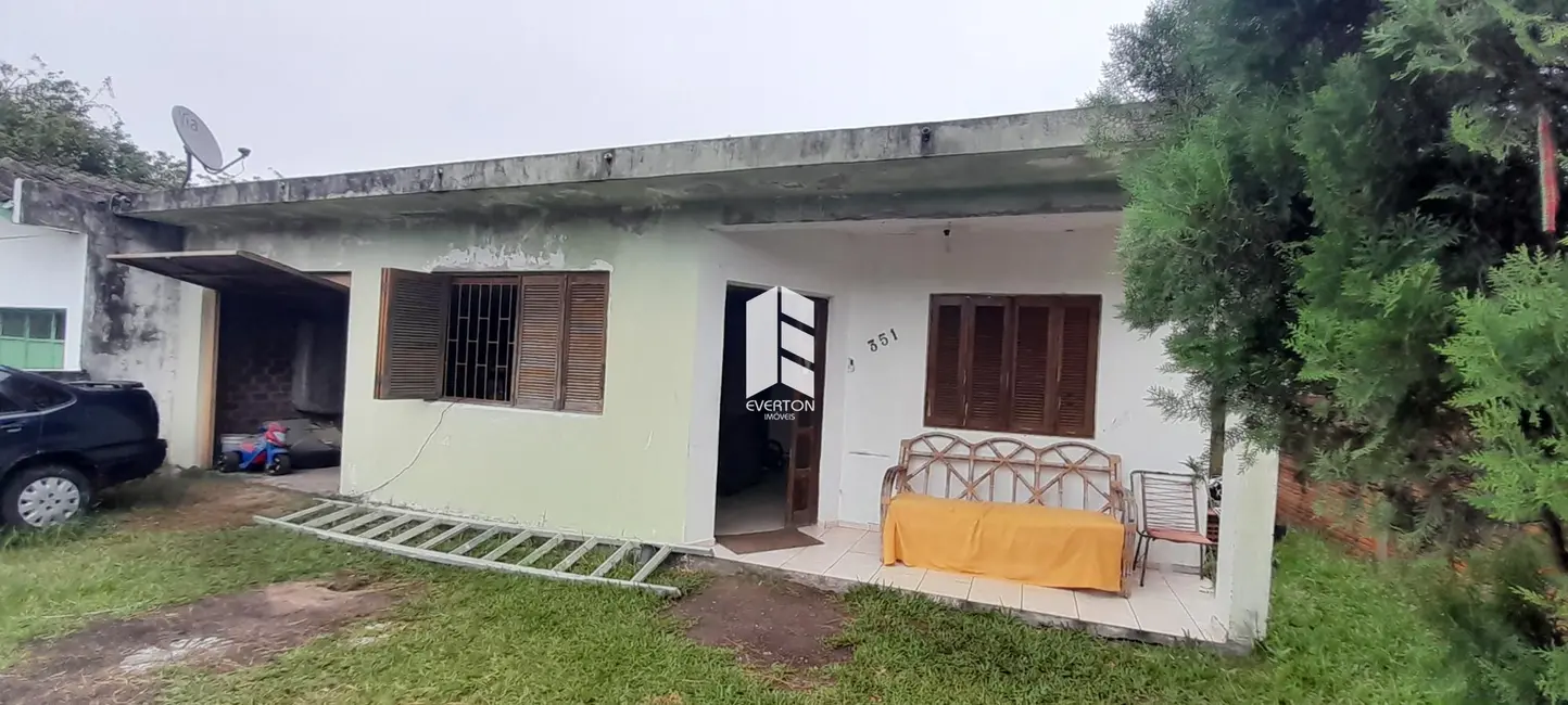 Foto 1 de Casa com 2 quartos à venda, 100m2 em Chácara das Flores, Santa Maria - RS