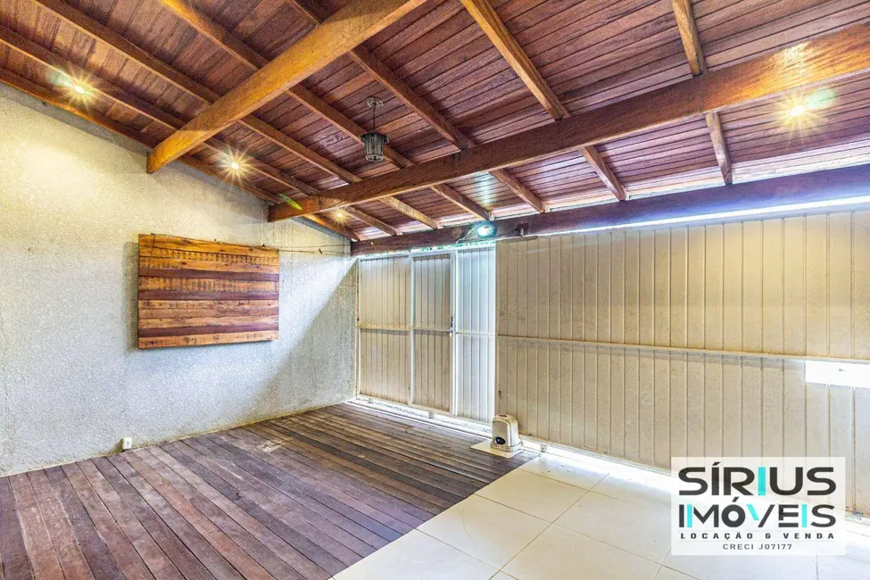Sobrado com 3 quartos à venda, 370m2 em Almirante Tamandare - PR - imagem 8 Foto 8 de Sobrado com 3 quartos à venda, 370m2 em Almirante Tamandare - PR