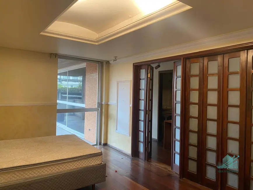 Apartamento com 4 quartos para alugar, 230m2 em São Francisco, Curitiba - PR - imagem 9 Foto 9 de Apartamento com 4 quartos para alugar, 230m2 em São Francisco, Curitiba - PR