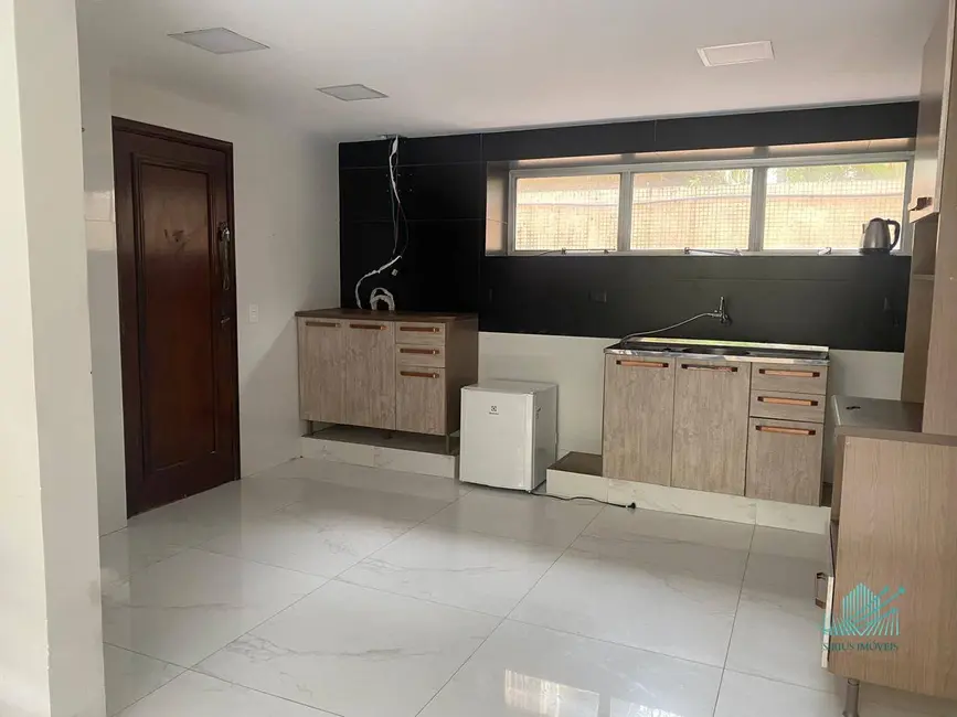 Apartamento com 4 quartos para alugar, 230m2 em São Francisco, Curitiba - PR - imagem 4 Foto 4 de Apartamento com 4 quartos para alugar, 230m2 em São Francisco, Curitiba - PR