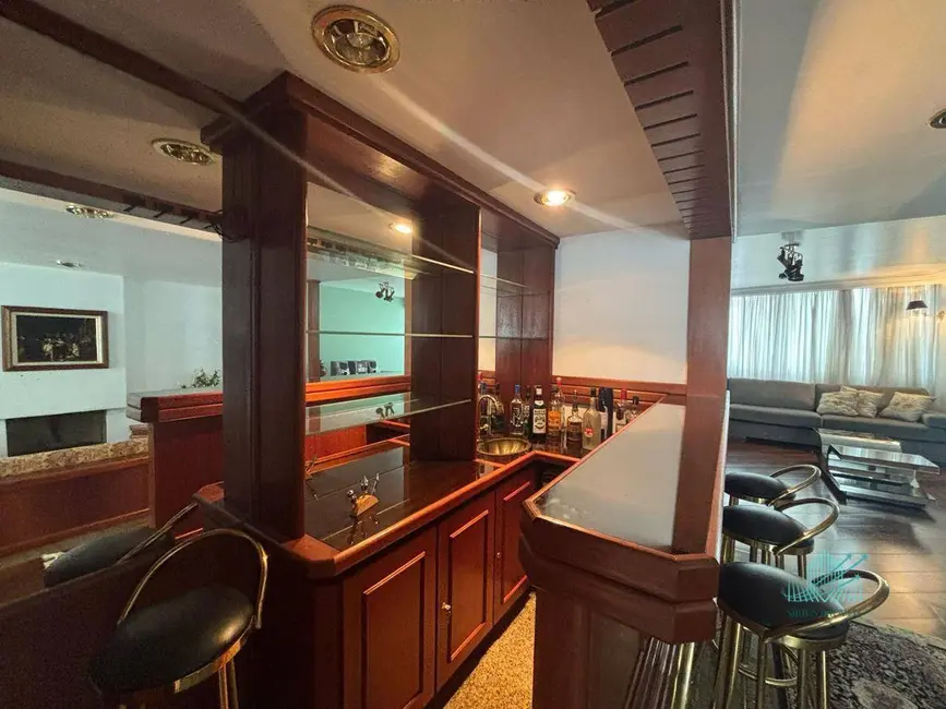 Apartamento com 4 quartos à venda, 419m2 em Água Verde, Curitiba - PR - imagem 3 Foto 3 de Apartamento com 4 quartos à venda, 419m2 em Água Verde, Curitiba - PR