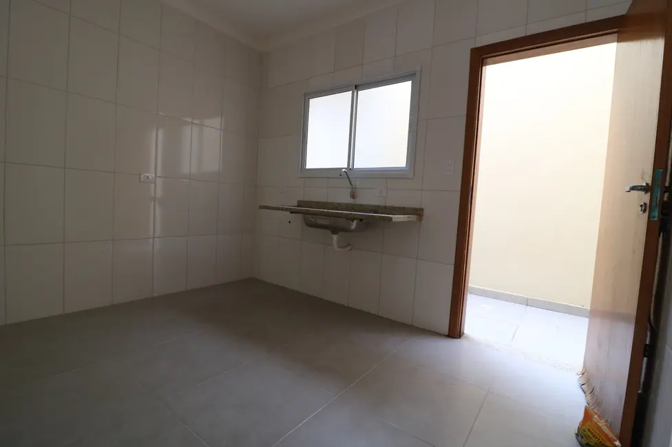 Foto 5 de Casa de Condomínio com 2 quartos à venda, 68m2 em Sítio do Campo, Praia Grande - SP