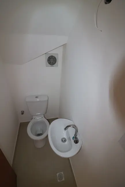 Foto 3 de Casa de Condomínio com 2 quartos à venda, 68m2 em Sítio do Campo, Praia Grande - SP