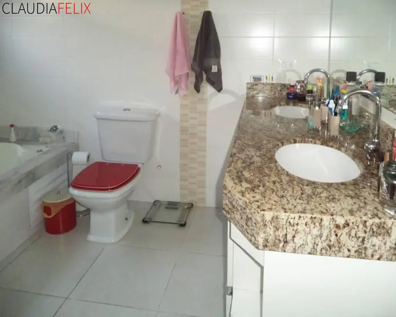 Foto 6 de Casa com 3 quartos à venda, 228m2 em Guilhermina, Praia Grande - SP