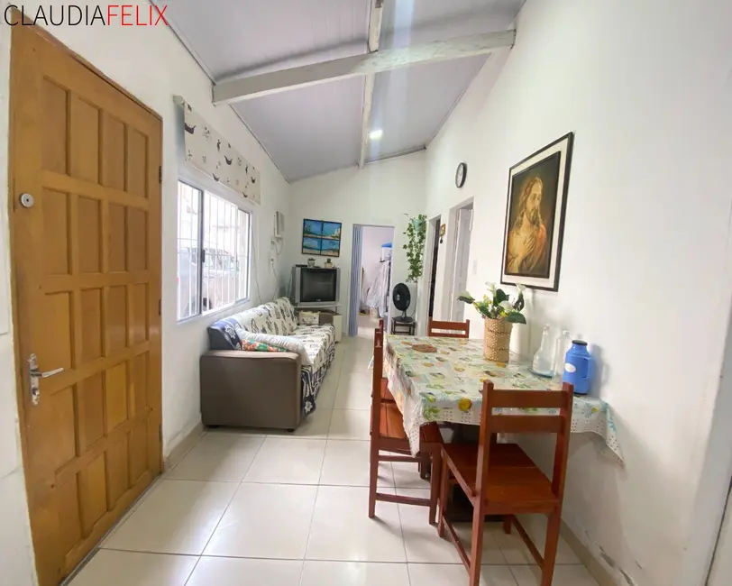 Casa com 4 quartos à venda, 79m2 em Canto do Forte, Praia Grande - SP - imagem 2 Foto 2 de Casa com 4 quartos à venda, 79m2 em Canto do Forte, Praia Grande - SP