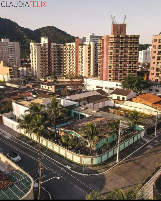 Casa com 3 quartos à venda, 300m2 em Canto do Forte, Praia Grande - SP - imagem 8 Foto 8 de Casa com 3 quartos à venda, 300m2 em Canto do Forte, Praia Grande - SP