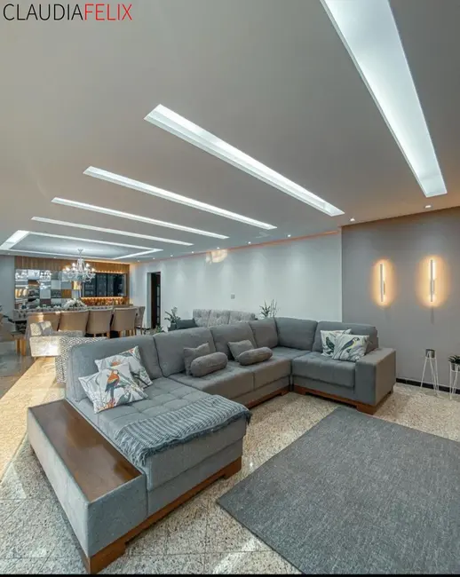 Casa com 3 quartos à venda, 300m2 em Canto do Forte, Praia Grande - SP - imagem 1 Foto 1 de Casa com 3 quartos à venda, 300m2 em Canto do Forte, Praia Grande - SP