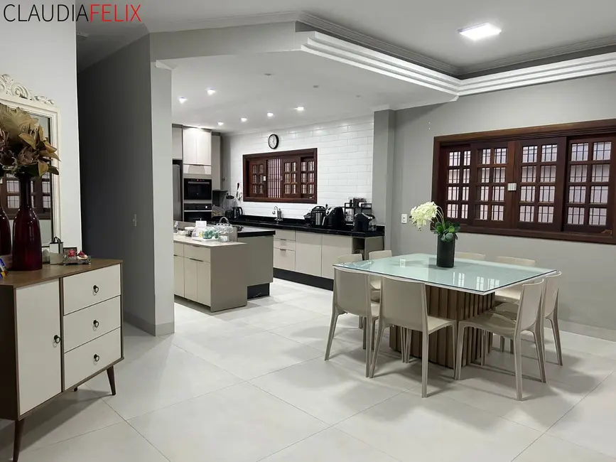 Foto 3 de Casa com 3 quartos à venda, 260m2 em Canto do Forte, Praia Grande - SP