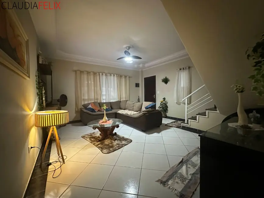 Foto 2 de Casa com 3 quartos à venda, 131m2 em Boqueirão, Praia Grande - SP