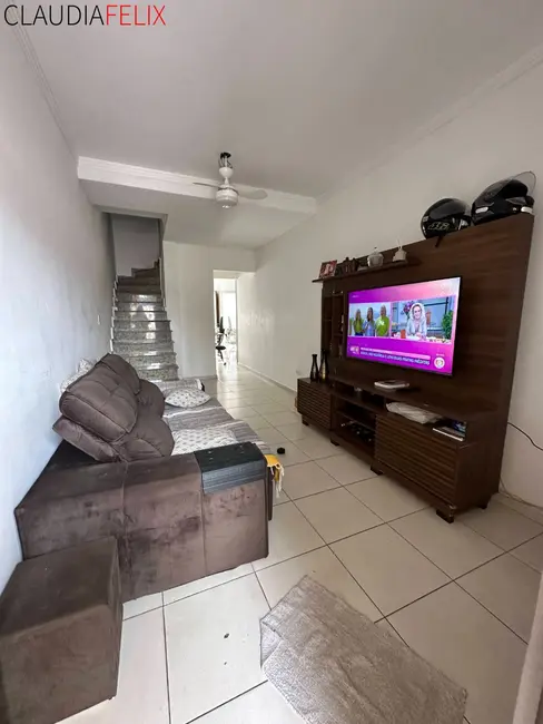 Casa com 2 quartos à venda, 68m2 em Sítio do Campo, Praia Grande - SP - imagem 2 Foto 2 de Casa com 2 quartos à venda, 68m2 em Sítio do Campo, Praia Grande - SP