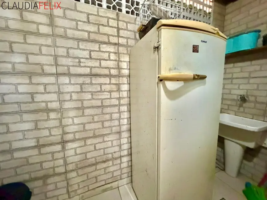 Casa com 2 quartos à venda, 80m2 em Caiçara, Praia Grande - SP - imagem 4 Foto 4 de Casa com 2 quartos à venda, 80m2 em Caiçara, Praia Grande - SP