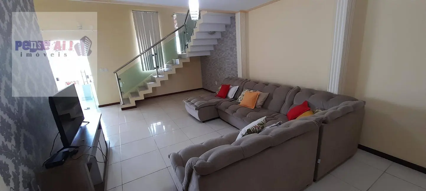 Foto 1 de Casa com 5 quartos à venda, 390m2 em Camacari - BA