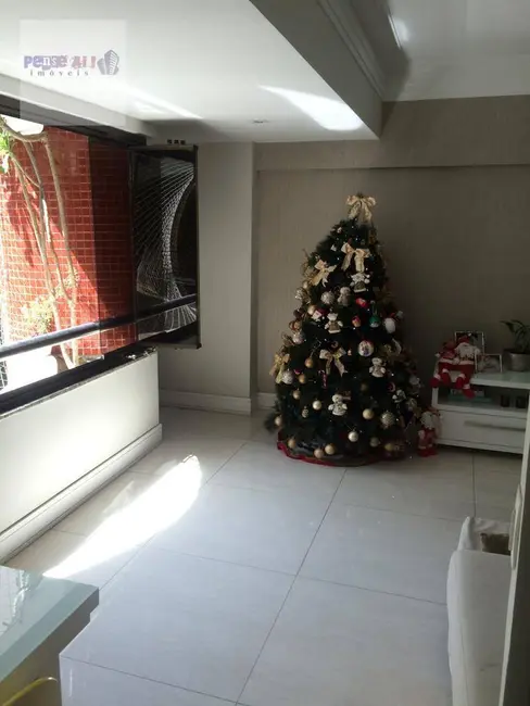 Apartamento com 3 quartos à venda, 130m2 em Vitória, Salvador - BA - imagem 6 Foto 6 de Apartamento com 3 quartos à venda, 130m2 em Vitória, Salvador - BA
