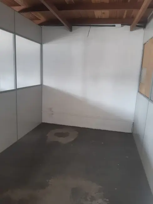 Armazém / Galpão para alugar, 500m2 em Portão, Lauro De Freitas - BA - imagem 8 Foto 8 de Armazém / Galpão para alugar, 500m2 em Portão, Lauro De Freitas - BA