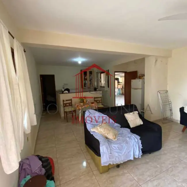 Foto 3 de Casa com 6 quartos à venda, 120m2 em Araruama - RJ