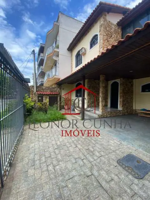 Foto 2 de Casa com 4 quartos à venda, 210m2 em Rio De Janeiro - RJ