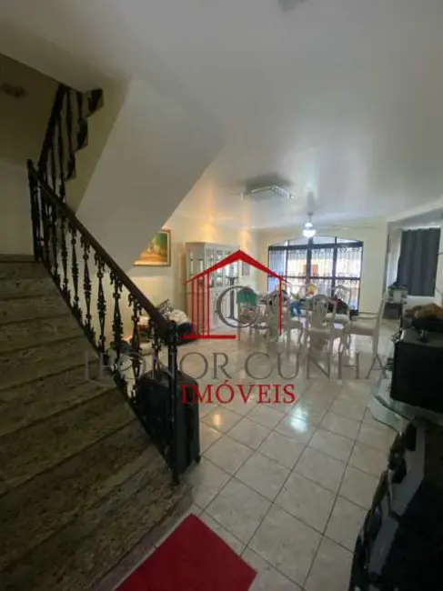 Foto 3 de Casa com 4 quartos à venda, 210m2 em Rio De Janeiro - RJ