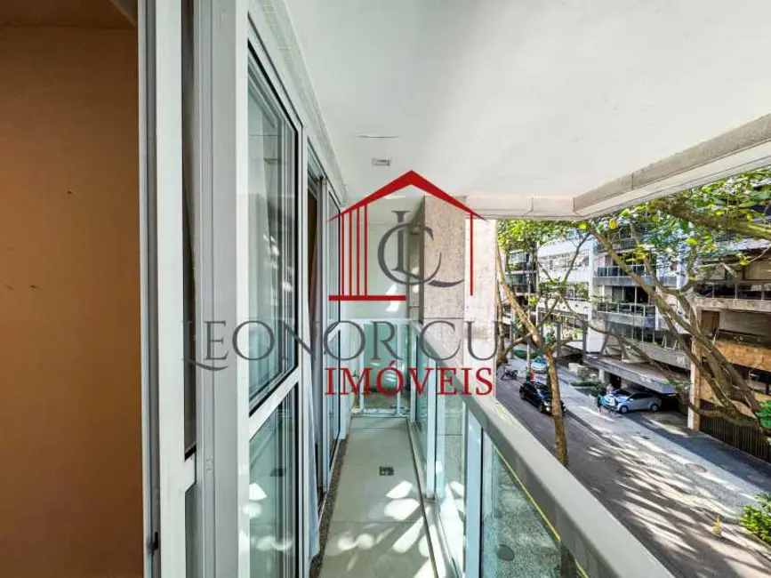 Foto 3 de Apartamento com 4 quartos à venda, 200m2 em Rio De Janeiro - RJ