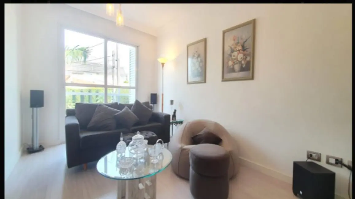 Sobrado com 3 quartos à venda, 212m2 em Xaxim, Curitiba - PR - imagem 4 Foto 4 de Sobrado com 3 quartos à venda, 212m2 em Xaxim, Curitiba - PR