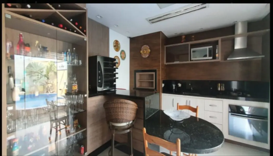 Sobrado com 3 quartos à venda, 212m2 em Xaxim, Curitiba - PR - imagem 5 Foto 5 de Sobrado com 3 quartos à venda, 212m2 em Xaxim, Curitiba - PR