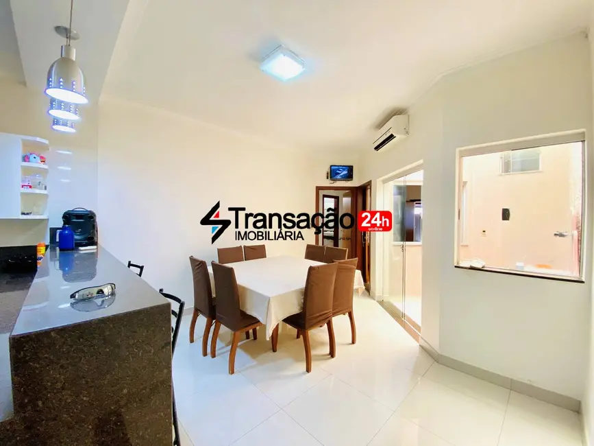 Foto 6 de Casa com 4 quartos à venda, 256m2 em Jardim Integração, Franca - SP