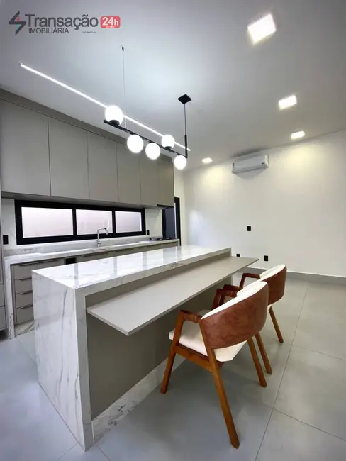 Foto 8 de Casa com 3 quartos à venda, 217m2 em Parque Universitário, Franca - SP