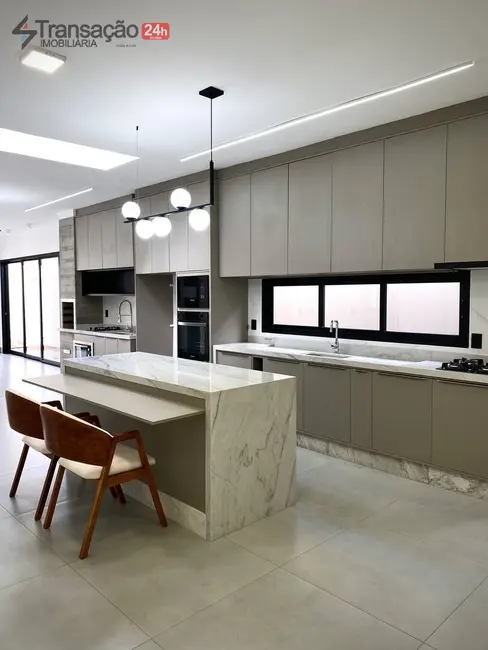 Foto 4 de Casa com 3 quartos à venda, 217m2 em Parque Universitário, Franca - SP