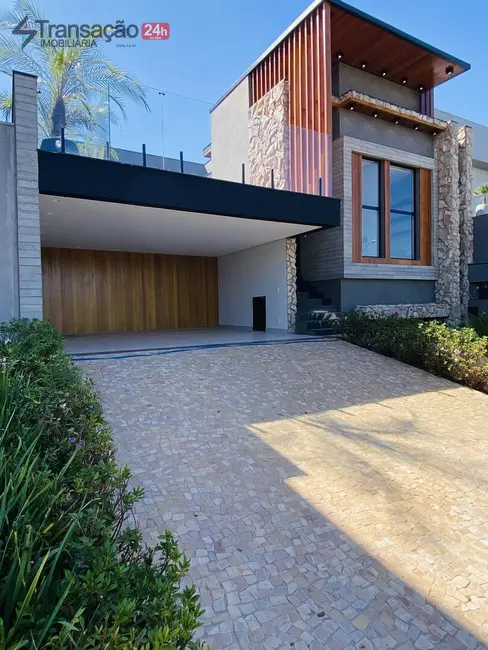 Foto 2 de Casa com 4 quartos à venda, 227m2 em Parque Universitário, Franca - SP