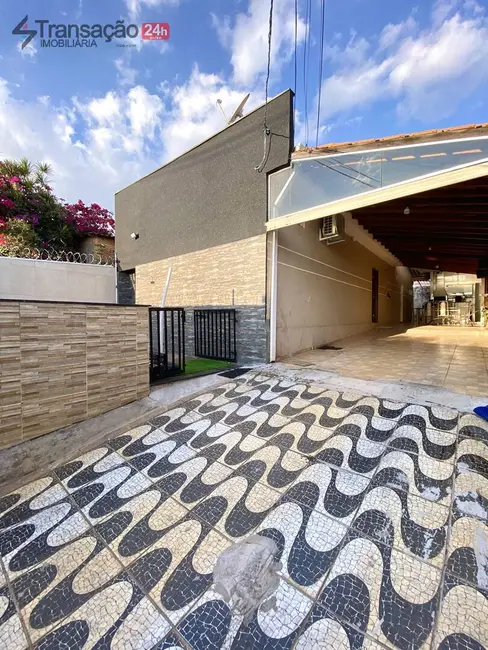 Foto 2 de Casa com 3 quartos à venda, 150m2 em Jardim Maria Rosa, Franca - SP