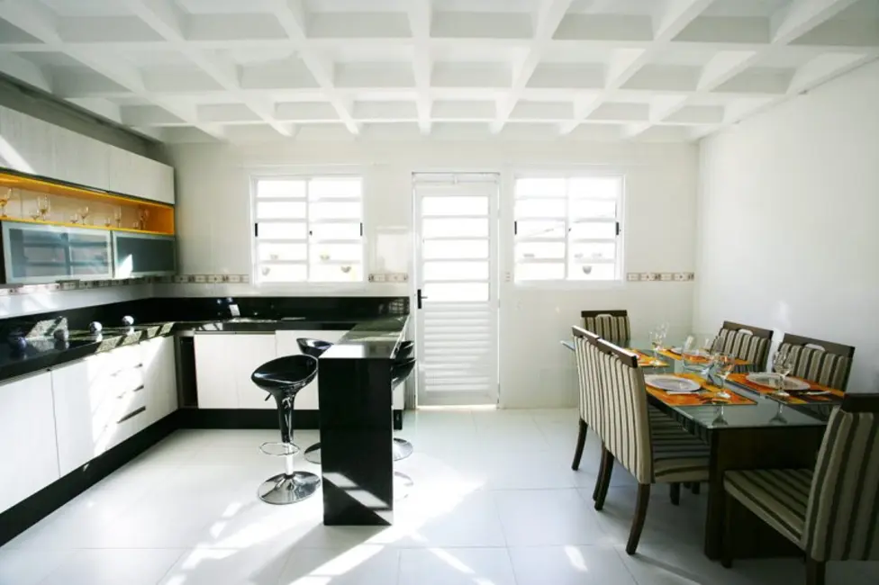 Casa de Condomínio com 3 quartos à venda, 101m2 em Vila Nova Bonsucesso, Guarulhos - SP - imagem 3 Foto 3 de Casa de Condomínio com 3 quartos à venda, 101m2 em Vila Nova Bonsucesso, Guarulhos - SP