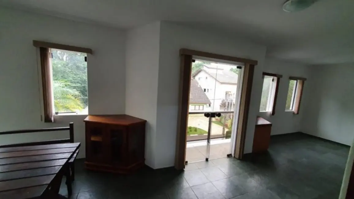 Foto 4 de Casa de Condomínio com 3 quartos para alugar, 187m2 em Arujá Country Club, Aruja - SP
