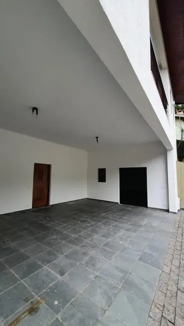Foto 2 de Casa de Condomínio com 3 quartos para alugar, 187m2 em Arujá Country Club, Aruja - SP