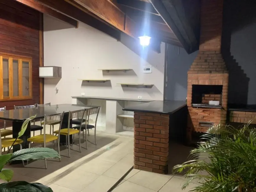 Foto 3 de Casa com 4 quartos à venda, 273m2 em Arujá Country Club, Itaquaquecetuba - SP