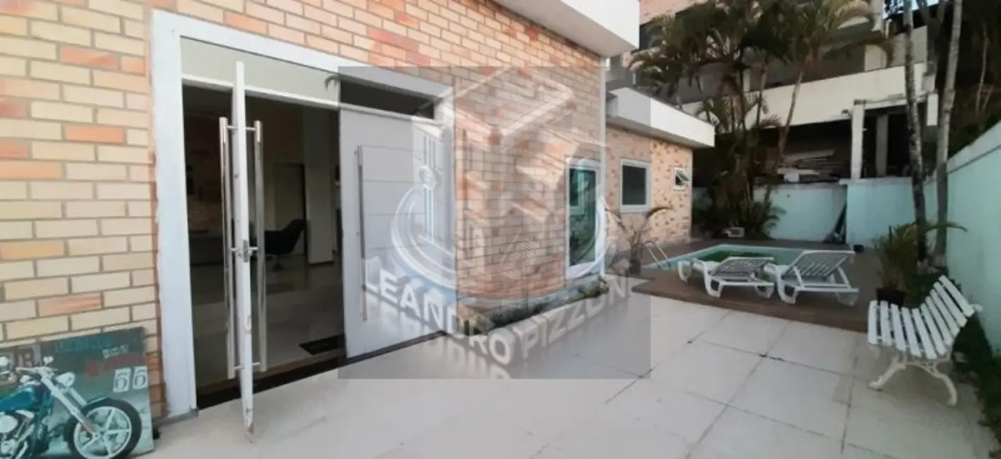 Foto 2 de Casa com 3 quartos à venda, 230m2 em Arujá Country Club, Itaquaquecetuba - SP