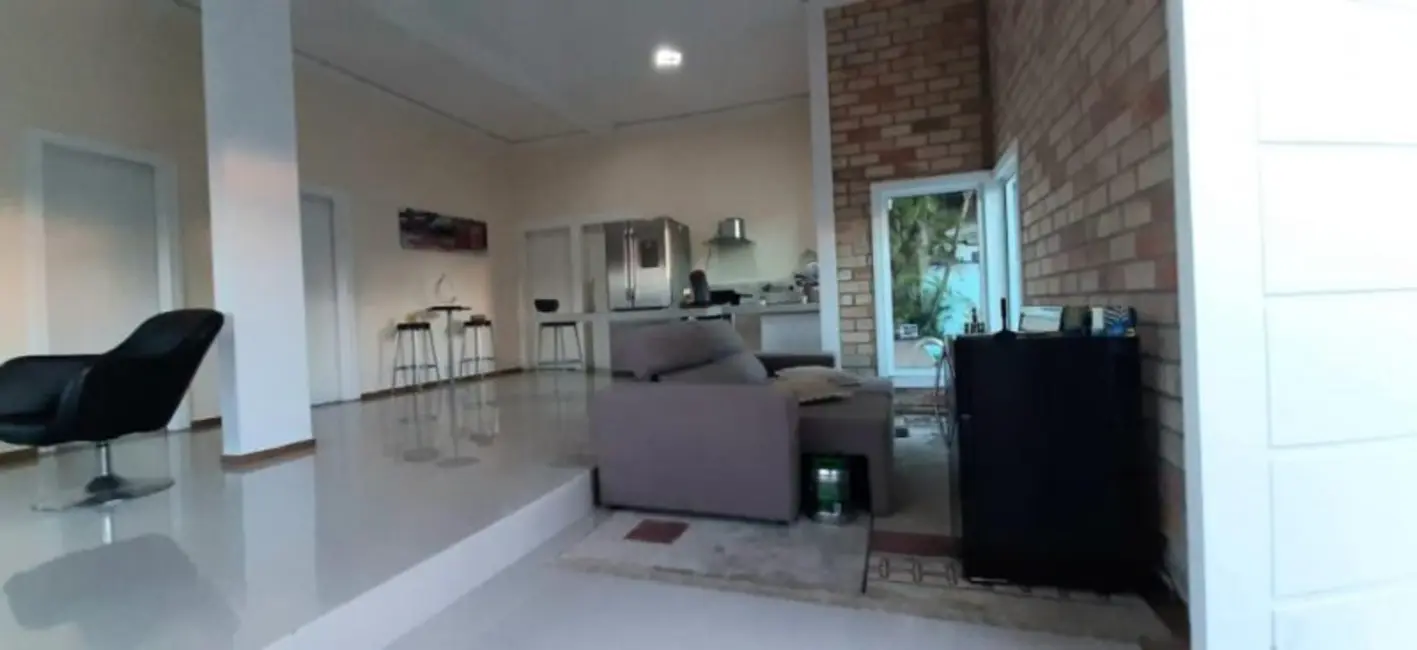 Foto 3 de Casa com 3 quartos à venda, 230m2 em Arujá Country Club, Itaquaquecetuba - SP